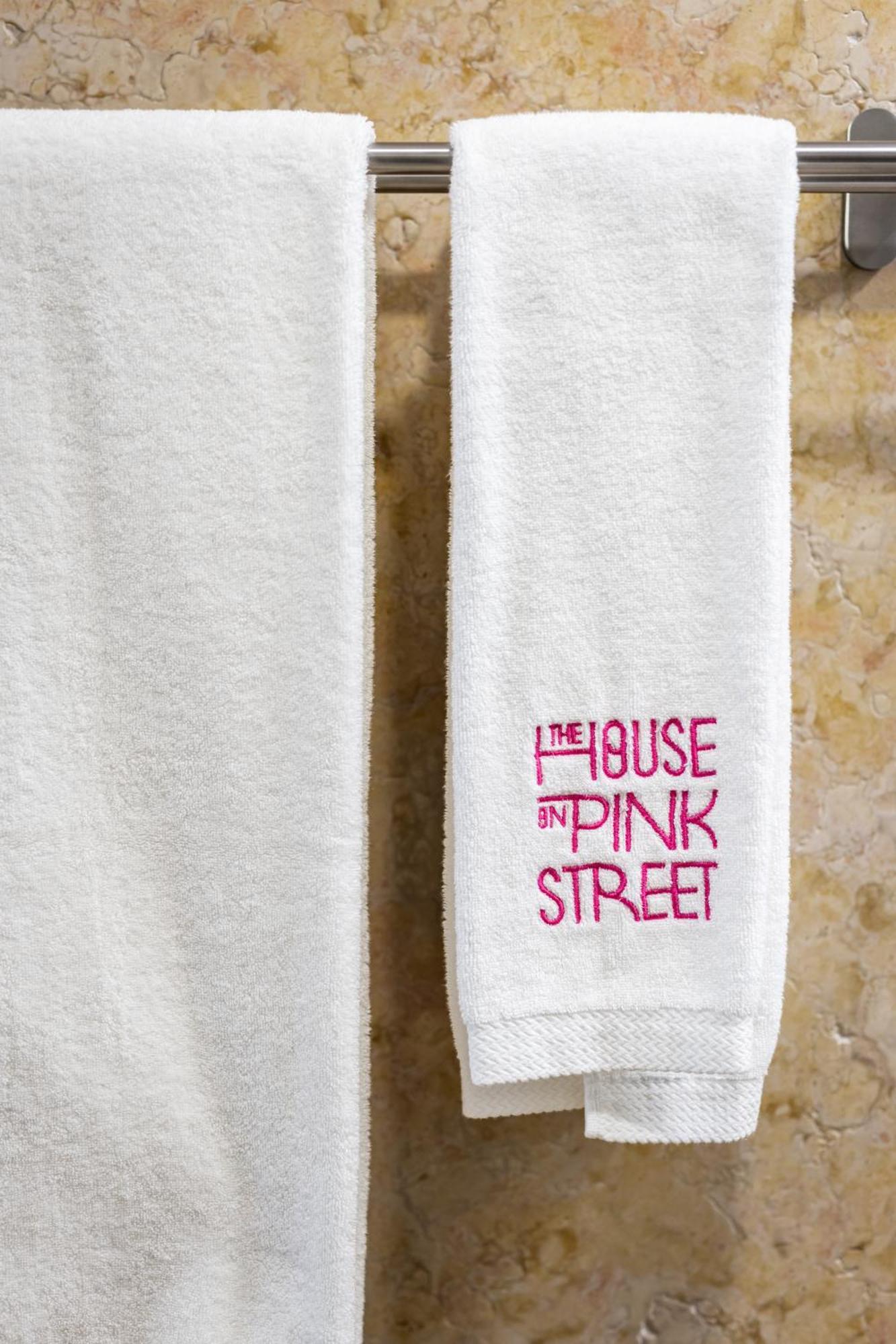 The House On The Pink Street In Aparthotel *
